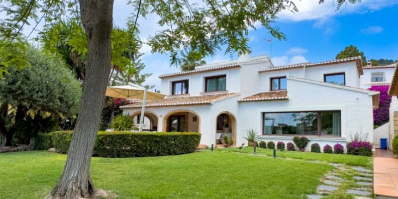 Are you looking for a property on the Spanish Mediterranean coast? We tell you why you should choose this villa for sale in Jávea