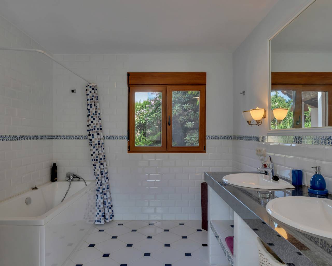 Sales - Detached villa - Denia