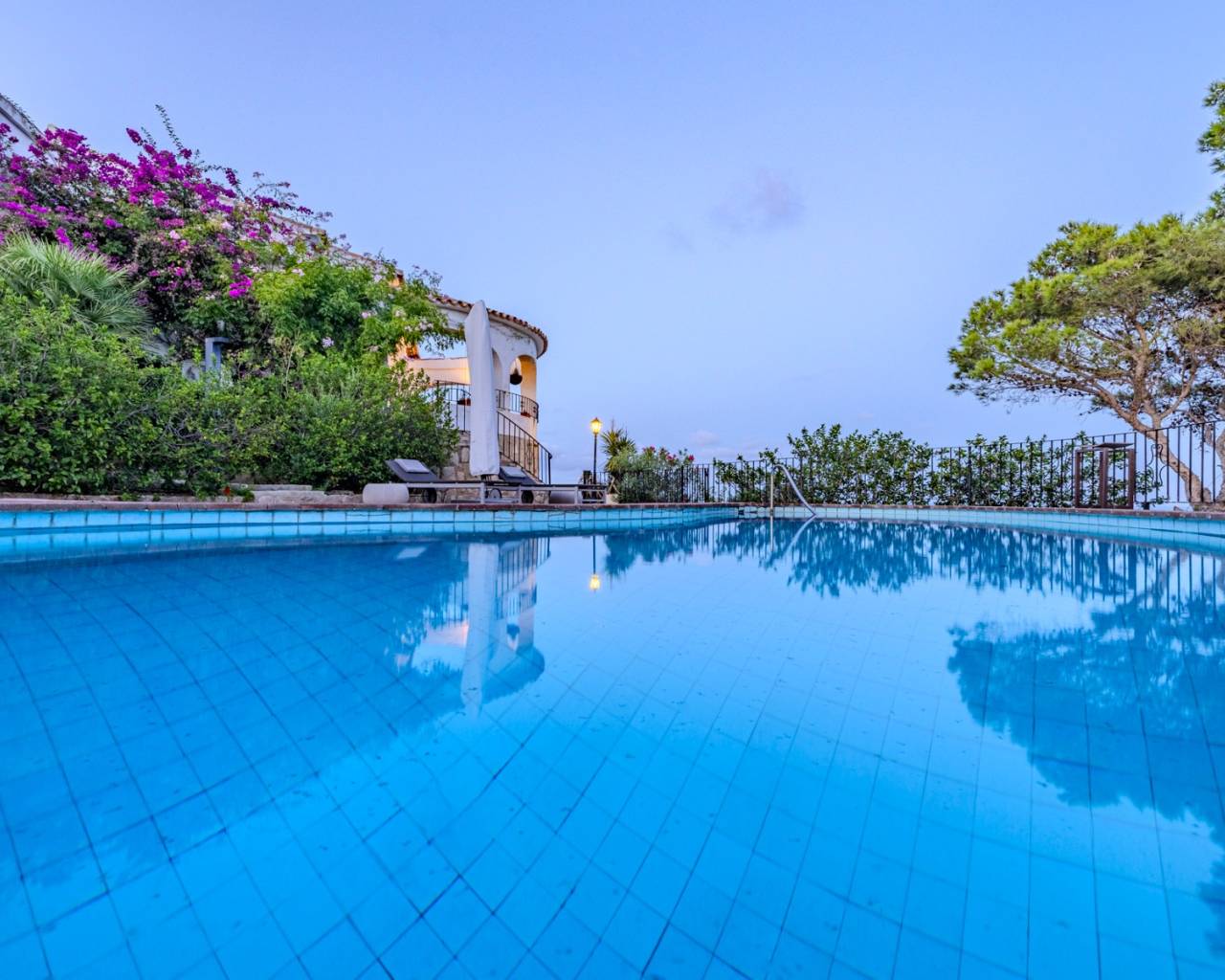 Sales - Detached villa - Javea