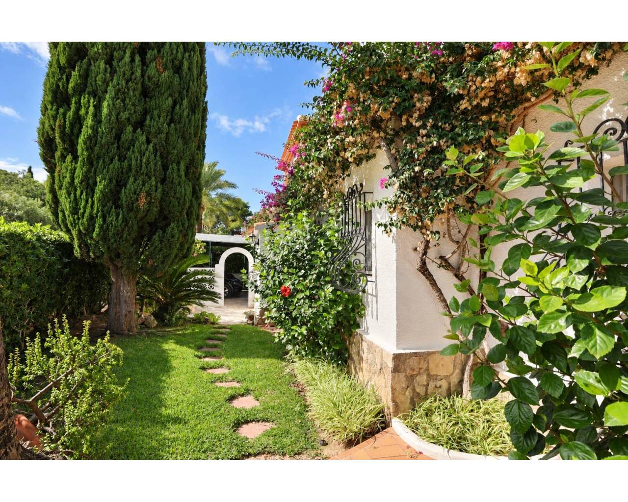Sales - Detached villa - Javea