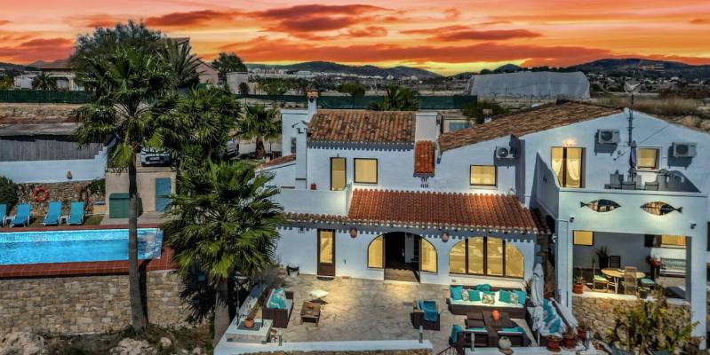 Finca for sale in Benissa: a renovated gem with sea views and an events licence